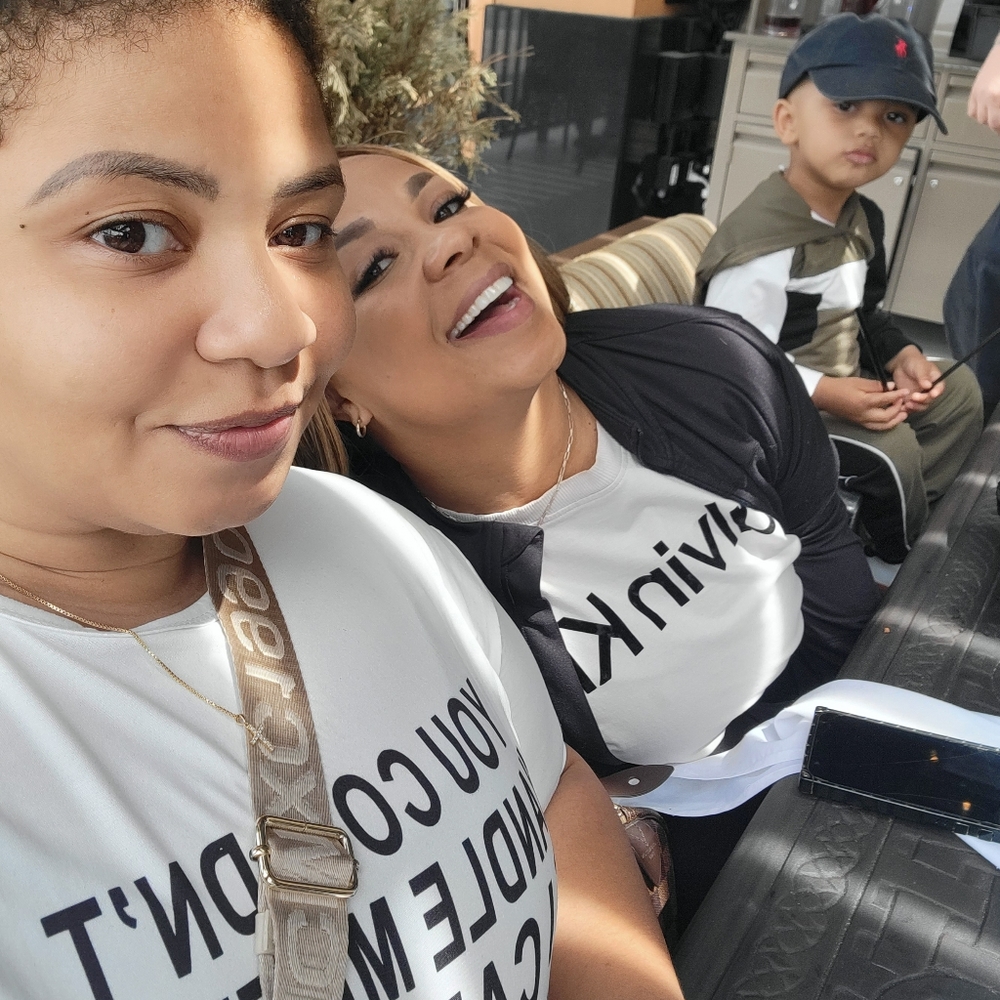 $10 LUXE Makeup & Skin Care - Picture 10 of 16